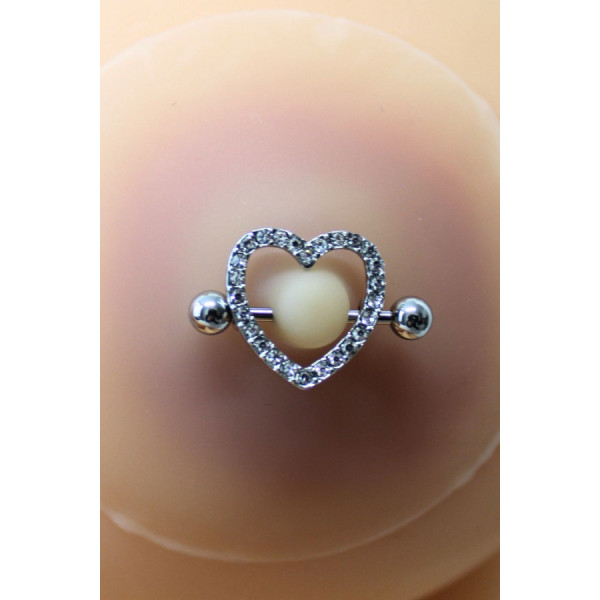 Paire de cache-tétons piercing barre coeur faux diamant peau claire 